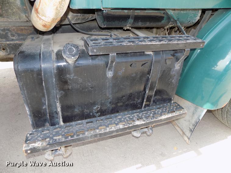 image for item DE7535 2003 Sterling LT7500 dump truck