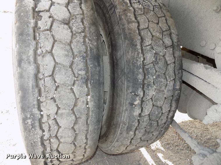 image for item DE7535 2003 Sterling LT7500 dump truck