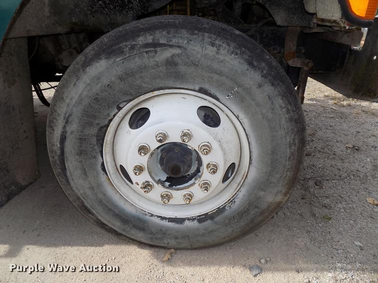 image for item DE7535 2003 Sterling LT7500 dump truck