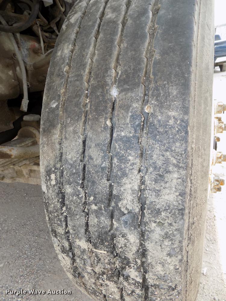 image for item DE7535 2003 Sterling LT7500 dump truck