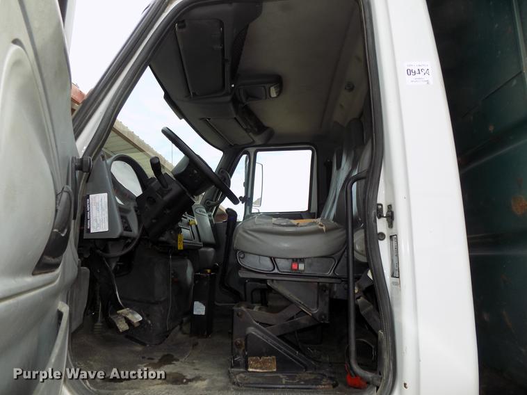 image for item DE7536 2006 International 7400 dump truck