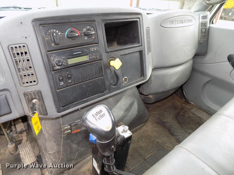 image for item DE7536 2006 International 7400 dump truck