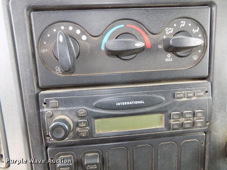 image for item DE7536 2006 International 7400 dump truck