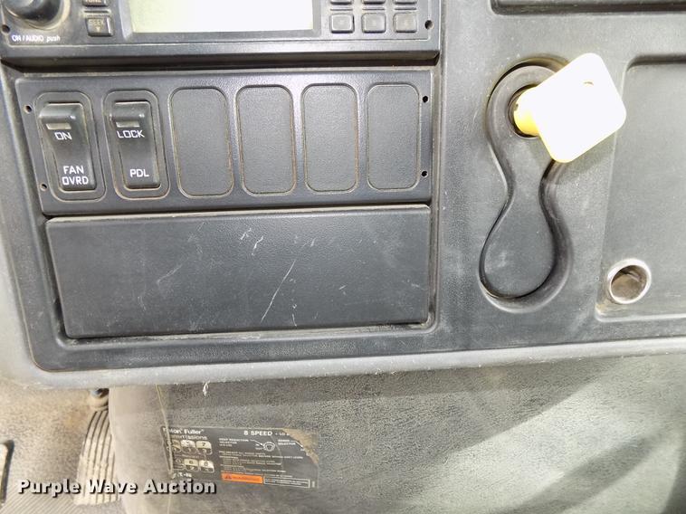 image for item DE7536 2006 International 7400 dump truck