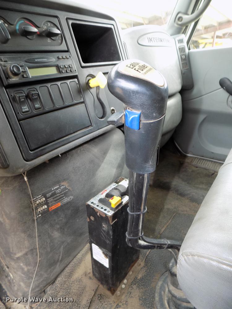 image for item DE7536 2006 International 7400 dump truck