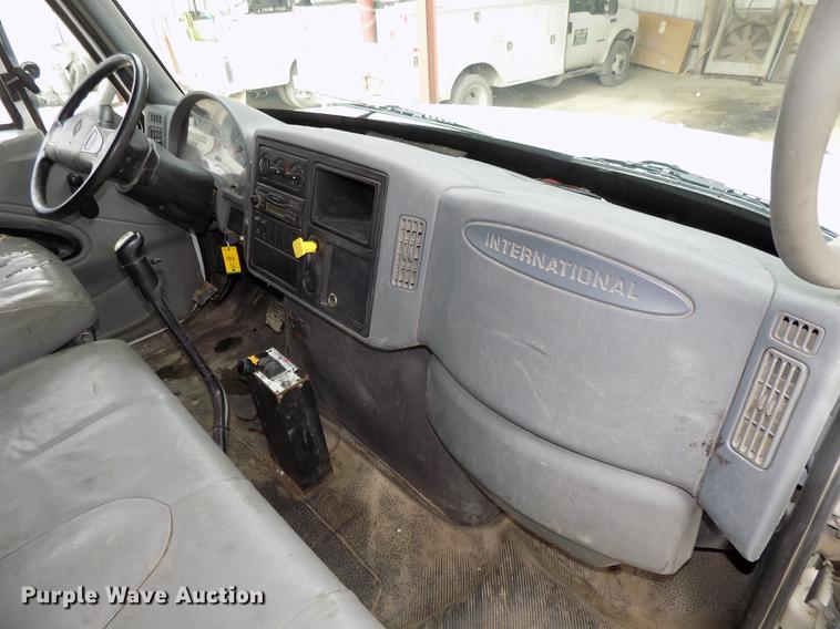 image for item DE7536 2006 International 7400 dump truck