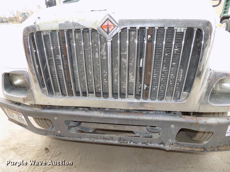 image for item DE7536 2006 International 7400 dump truck