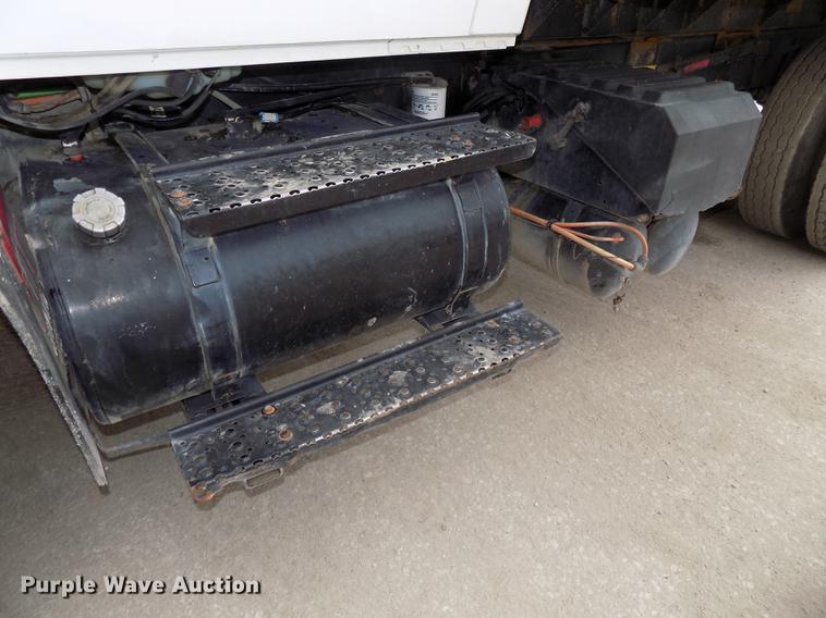 image for item DE7536 2006 International 7400 dump truck