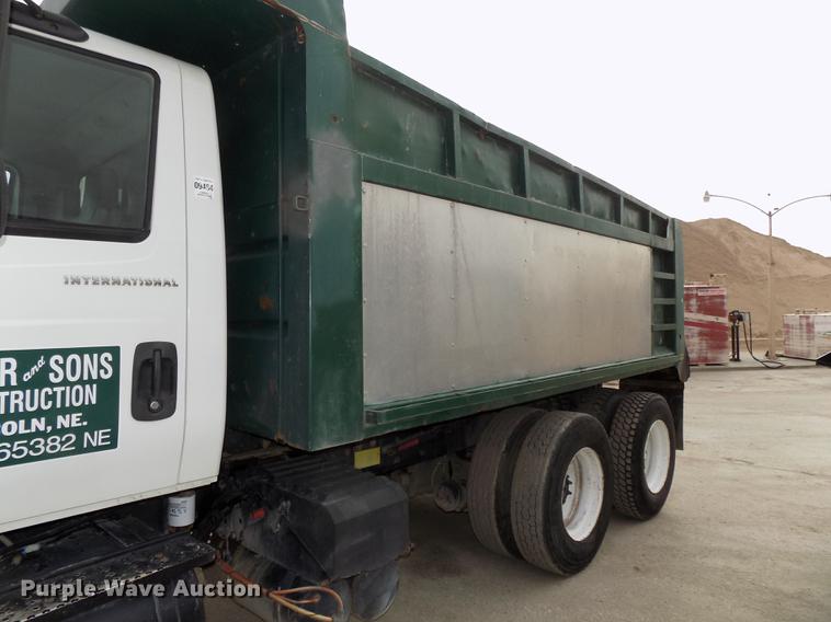 image for item DE7536 2006 International 7400 dump truck