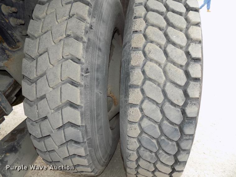 image for item DE7536 2006 International 7400 dump truck