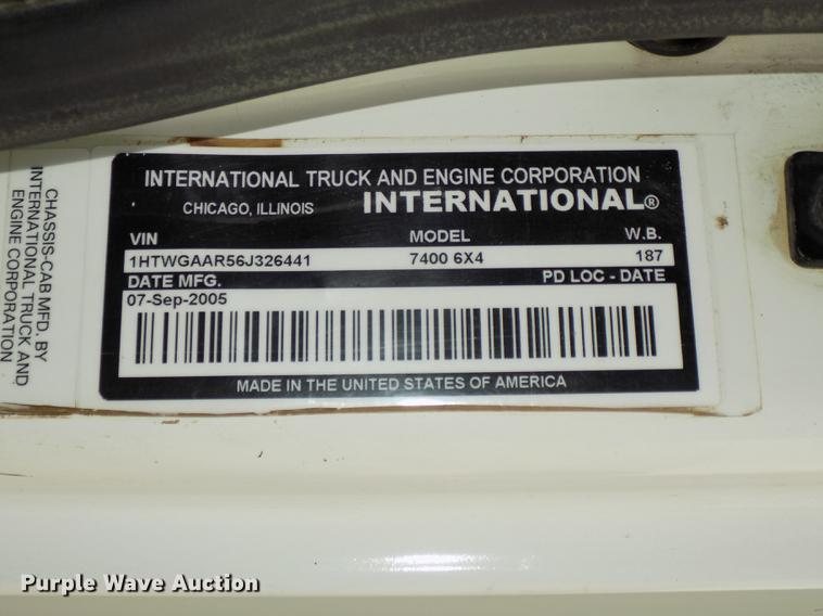 image for item DE7536 2006 International 7400 dump truck