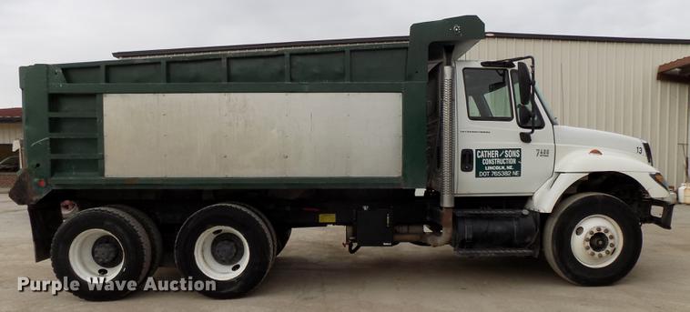 image for item DE7537 2006 International 7400 dump truck