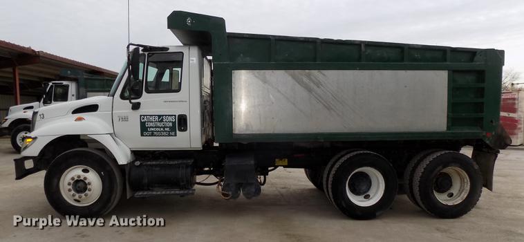 image for item DE7537 2006 International 7400 dump truck