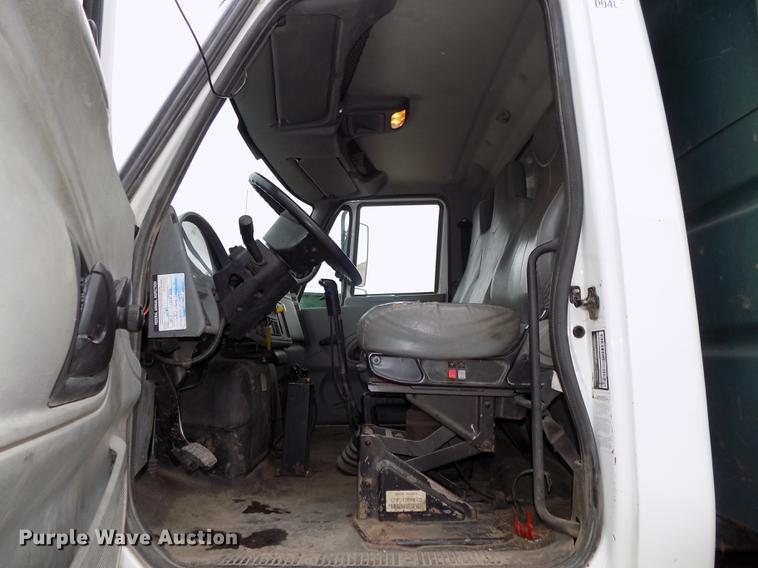 image for item DE7537 2006 International 7400 dump truck