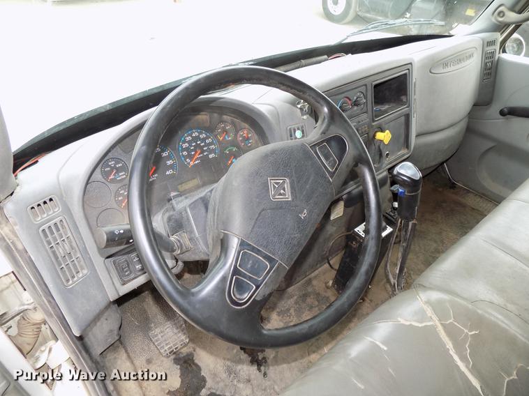 image for item DE7537 2006 International 7400 dump truck