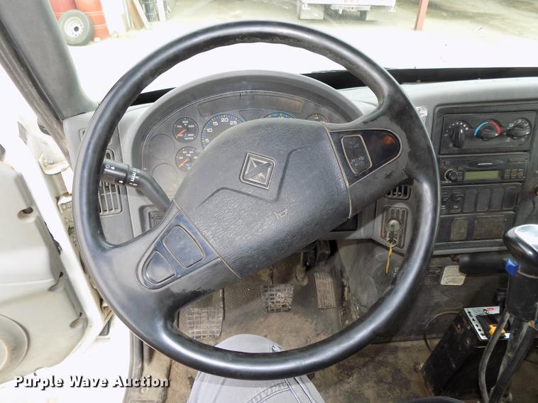 image for item DE7537 2006 International 7400 dump truck