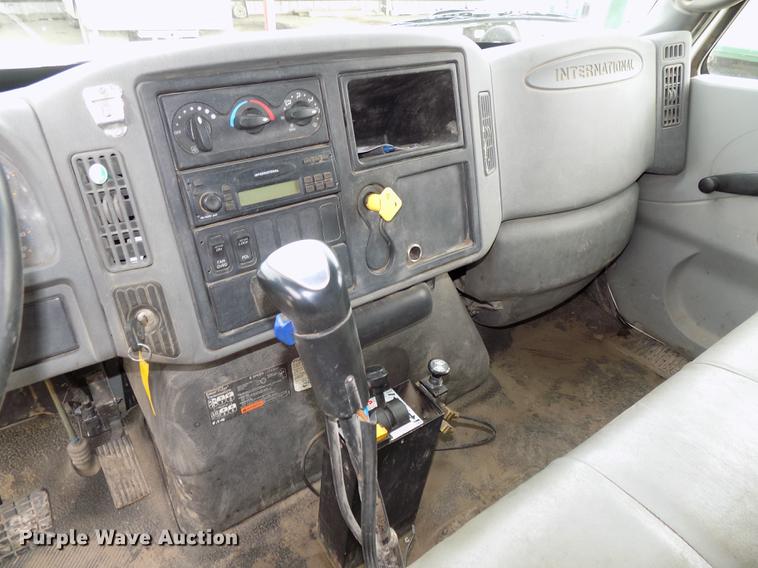 image for item DE7537 2006 International 7400 dump truck