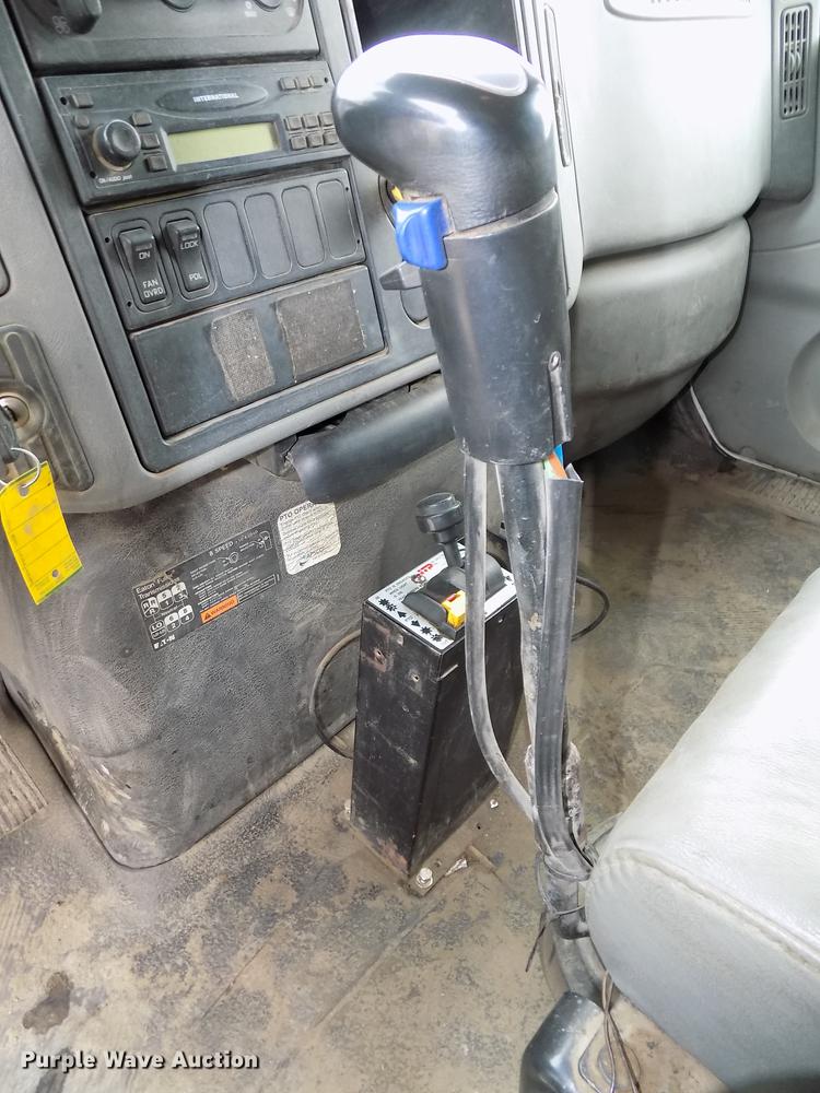 image for item DE7537 2006 International 7400 dump truck