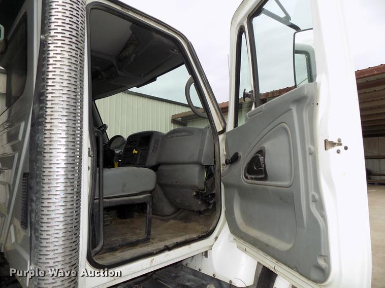 image for item DE7537 2006 International 7400 dump truck