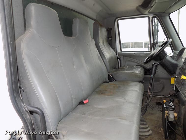 image for item DE7537 2006 International 7400 dump truck