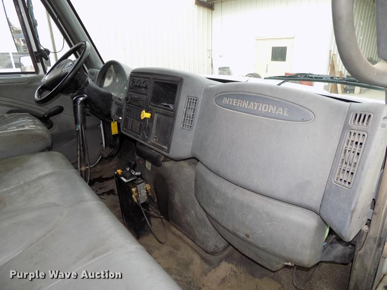 image for item DE7537 2006 International 7400 dump truck