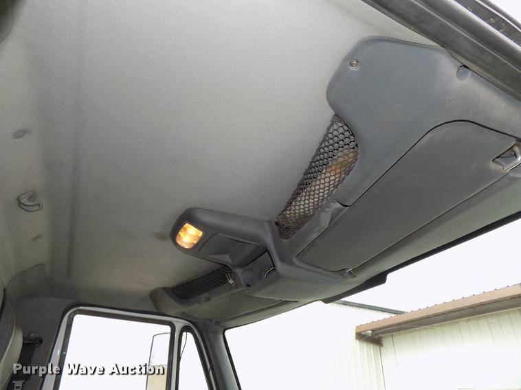 image for item DE7537 2006 International 7400 dump truck