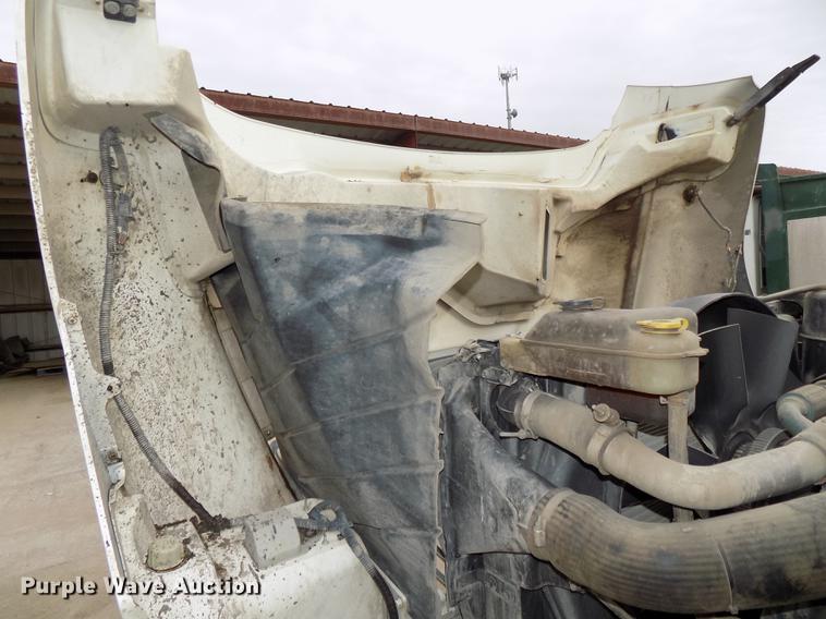 image for item DE7537 2006 International 7400 dump truck