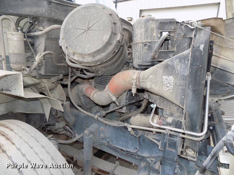 image for item DE7537 2006 International 7400 dump truck