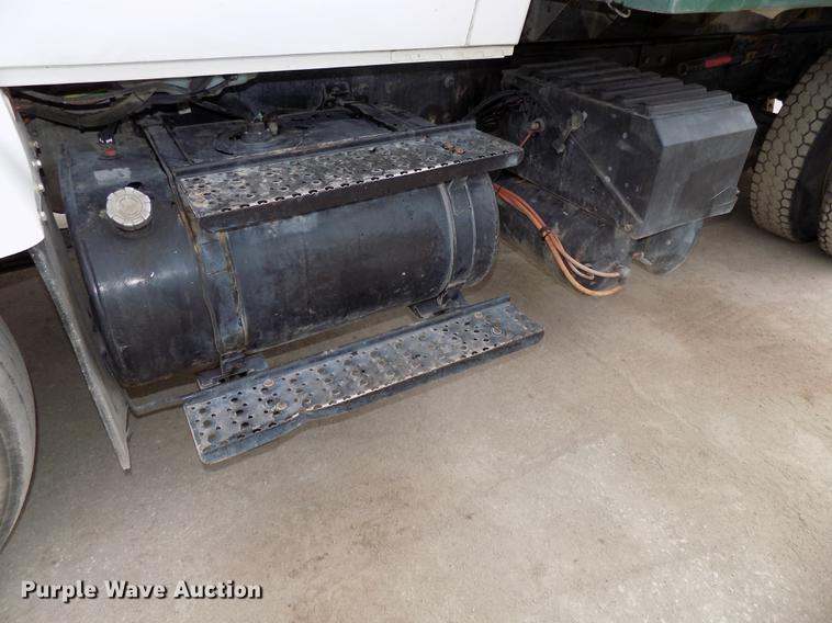 image for item DE7537 2006 International 7400 dump truck