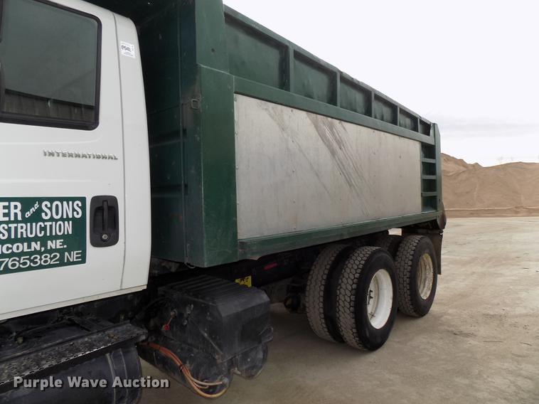 image for item DE7537 2006 International 7400 dump truck