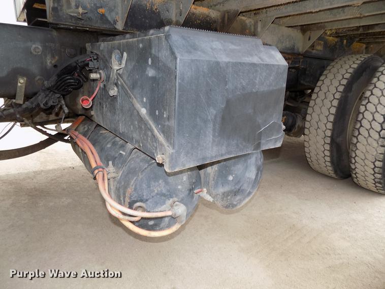 image for item DE7537 2006 International 7400 dump truck