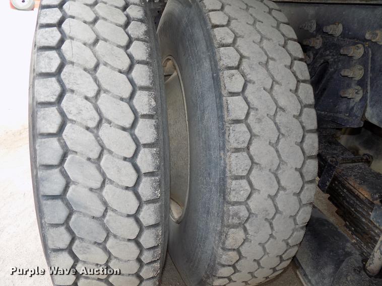 image for item DE7537 2006 International 7400 dump truck