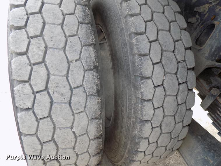 image for item DE7537 2006 International 7400 dump truck