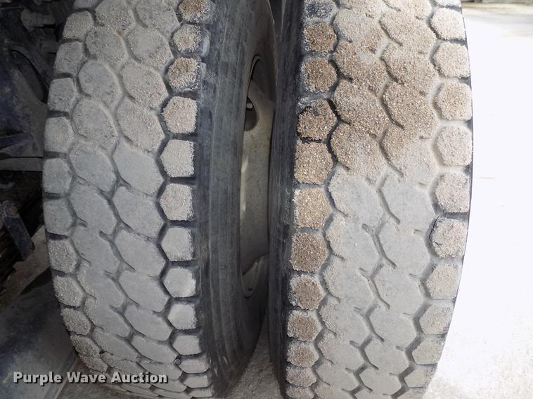 image for item DE7537 2006 International 7400 dump truck