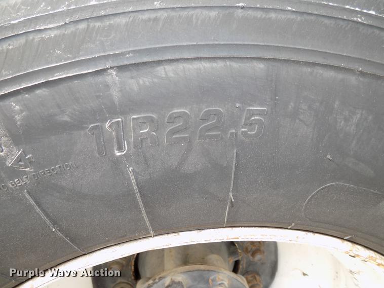 image for item DE7537 2006 International 7400 dump truck