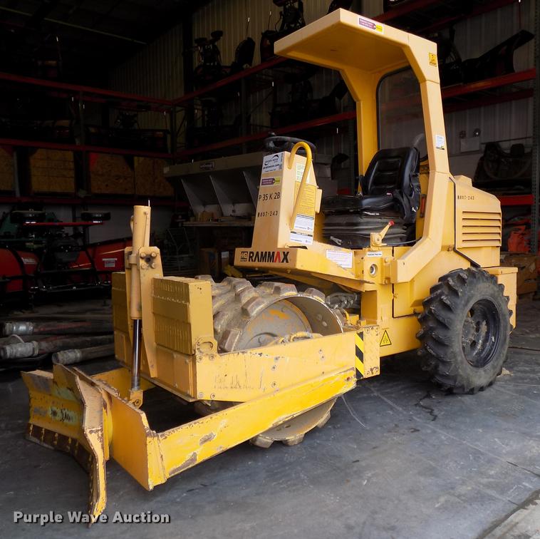 image for item DE7549 2006 Rammax P35K2B single drum vibratory roller