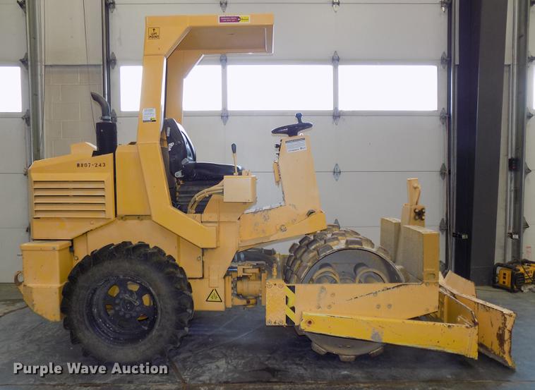 image for item DE7549 2006 Rammax P35K2B single drum vibratory roller