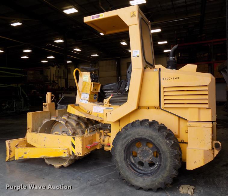 image for item DE7549 2006 Rammax P35K2B single drum vibratory roller