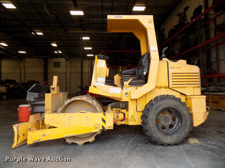 image for item DE7549 2006 Rammax P35K2B single drum vibratory roller