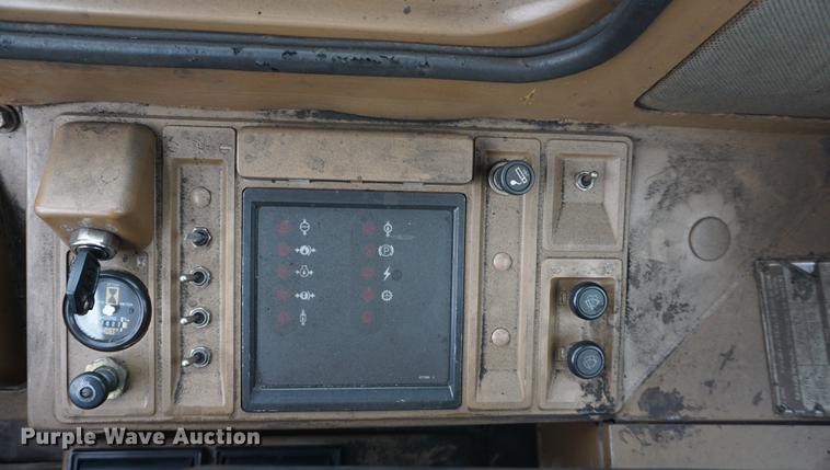 image for item DF1528 1988 Caterpillar 824C wheel dozer