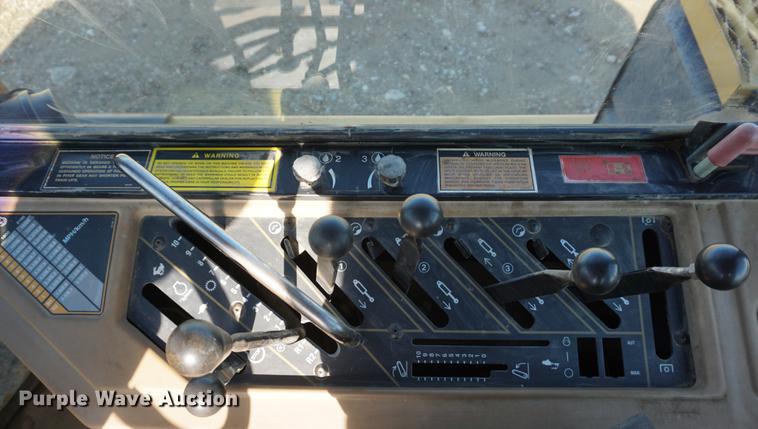 image for item DF1538 1992 Caterpillar Challenger 65C tractor