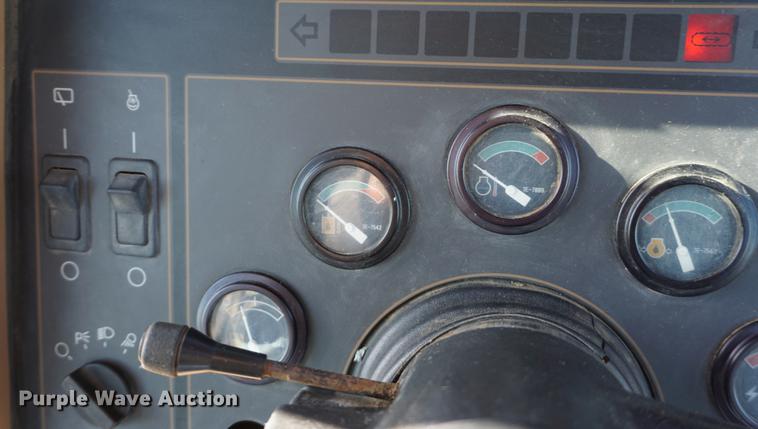 image for item DF1538 1992 Caterpillar Challenger 65C tractor