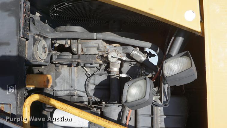 image for item DF1538 1992 Caterpillar Challenger 65C tractor