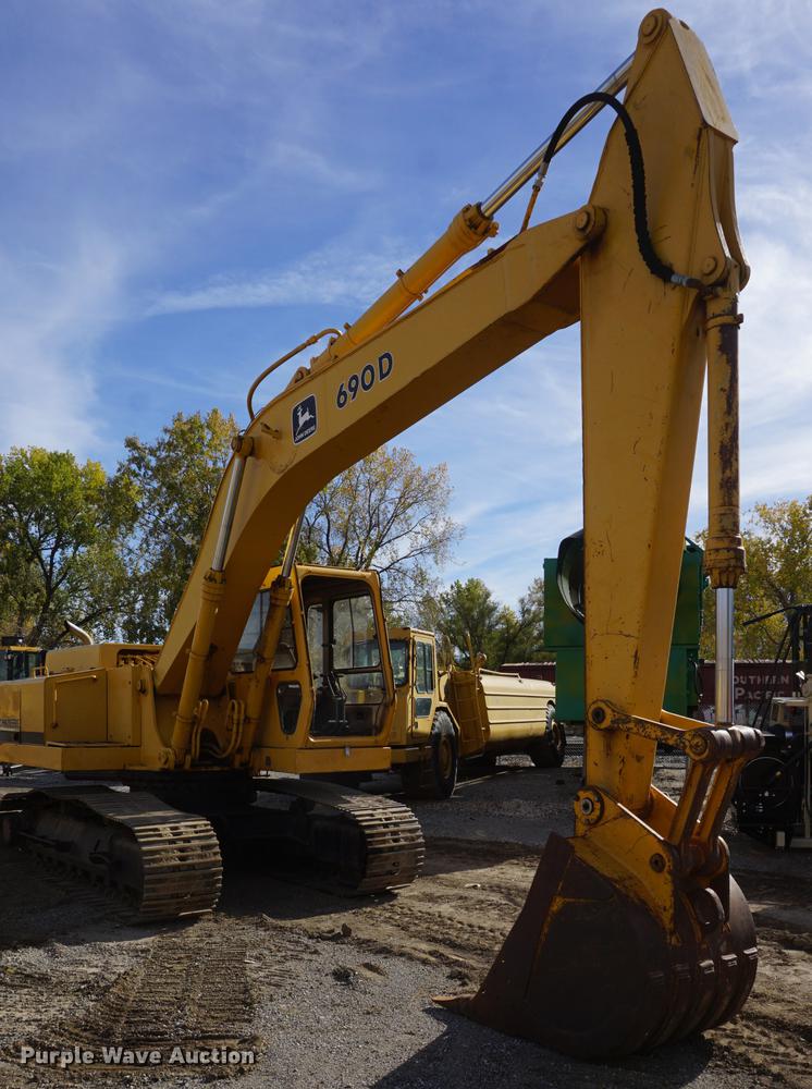 image for item DF1540 John Deere 690D excavator
