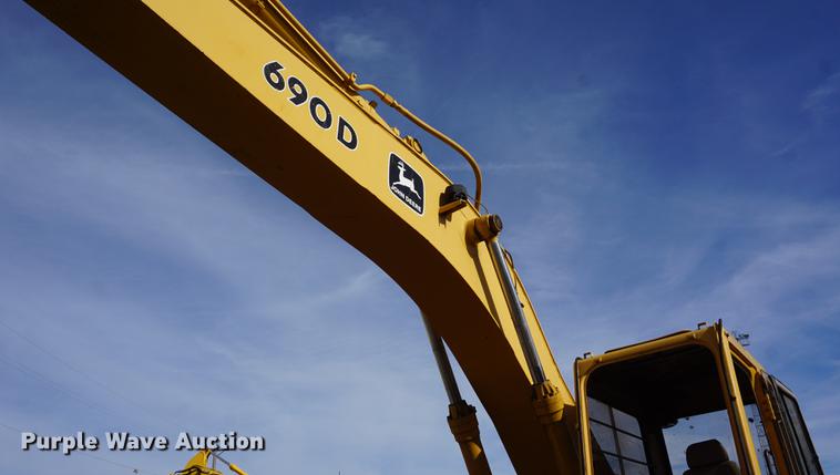 image for item DF1540 John Deere 690D excavator