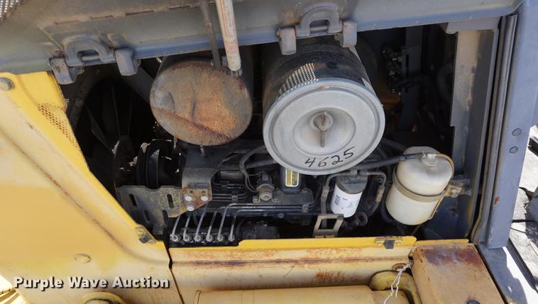 image for item DF1548 2002 Komatsu D41P-6 dozer