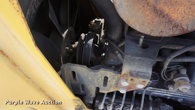 image for item DF1548 2002 Komatsu D41P-6 dozer