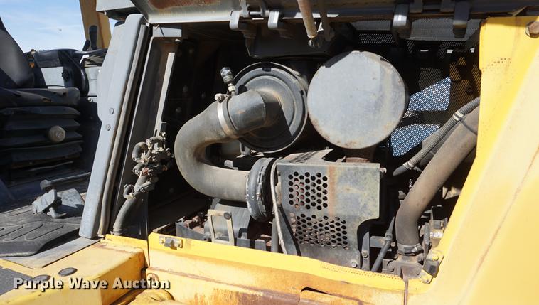 image for item DF1548 2002 Komatsu D41P-6 dozer