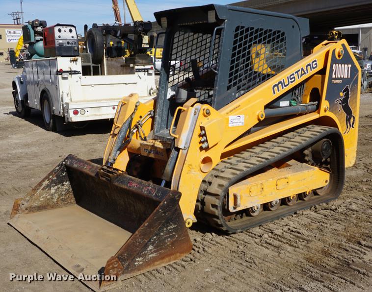 image for item DF1551 2012 Mustang 2100RT skid steer