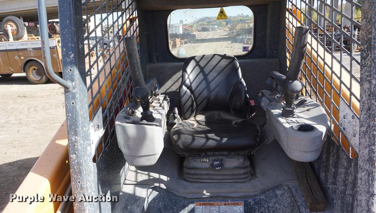 image for item DF1551 2012 Mustang 2100RT skid steer